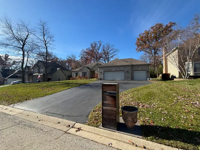 $550,000 | 3401 Thunderbird Lane, Crystal Lake, IL 60012