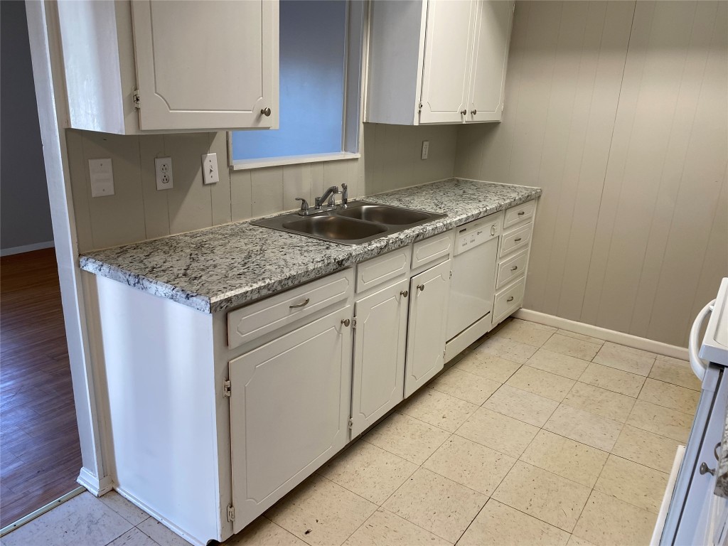 1053 Linde Avenue, Unit 1061 New Braunfels, TX 78130 - Photo 4 of 7 a kitchen with stainless steel appliances granite countertop a sink and cabinets