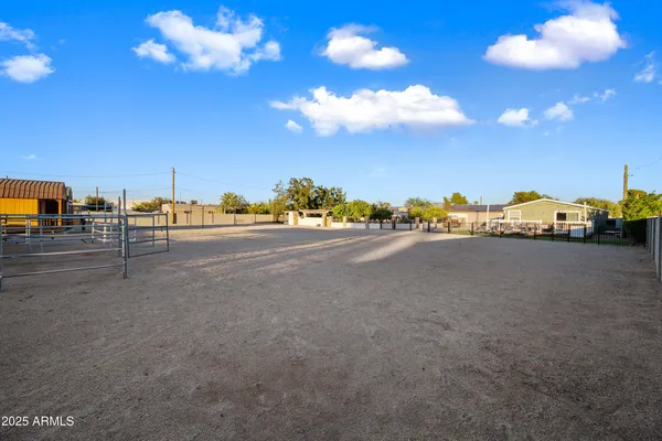 $2,000,000 | 15220 North 27th Street, Phoenix, AZ 85032