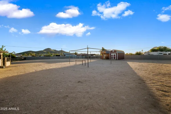 $2,000,000 | 15220 North 27th Street, Phoenix, AZ 85032