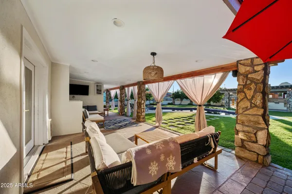 $2,000,000 | 15220 North 27th Street, Phoenix, AZ 85032