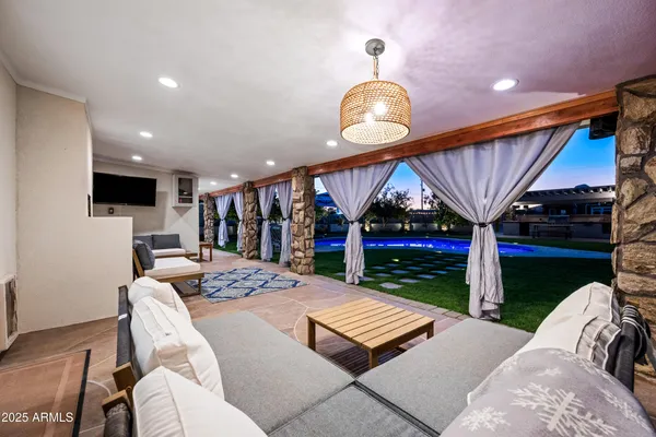 $2,000,000 | 15220 North 27th Street, Phoenix, AZ 85032