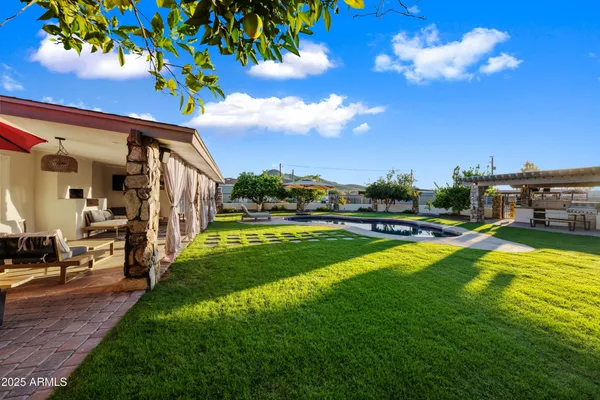 $2,000,000 | 15220 North 27th Street, Phoenix, AZ 85032