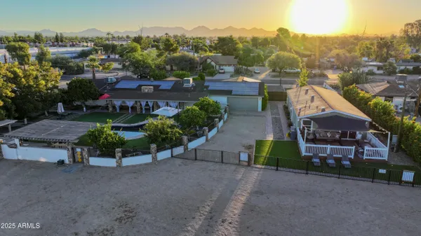 $2,000,000 | 15220 North 27th Street, Phoenix, AZ 85032