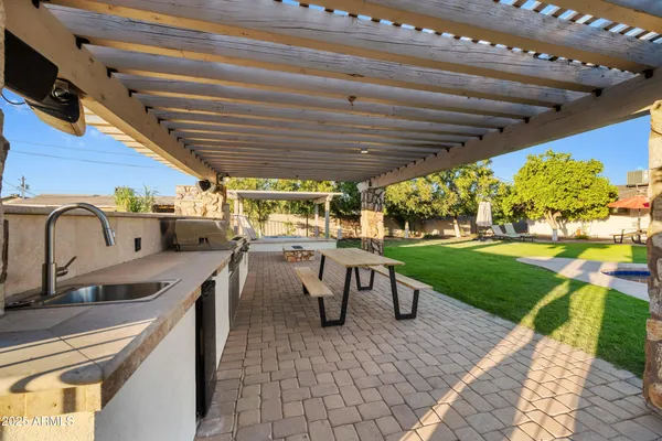 $2,000,000 | 15220 North 27th Street, Phoenix, AZ 85032