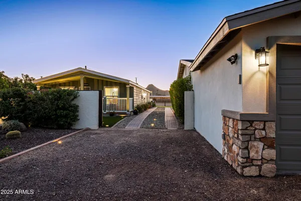 $2,000,000 | 15220 North 27th Street, Phoenix, AZ 85032