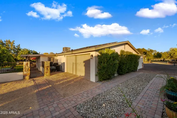 $2,000,000 | 15220 North 27th Street, Phoenix, AZ 85032