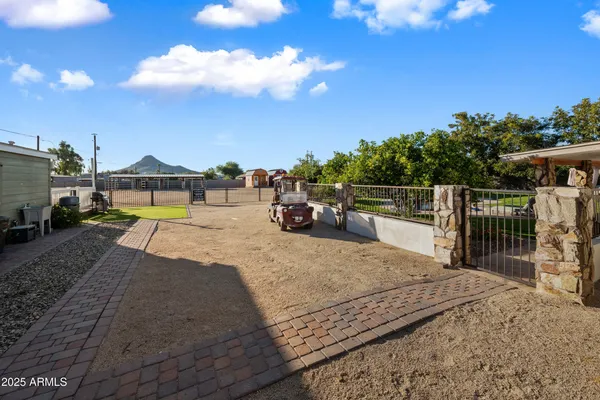 $2,000,000 | 15220 North 27th Street, Phoenix, AZ 85032