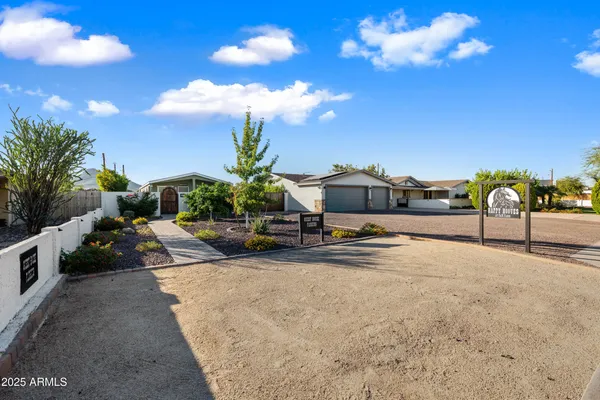 $2,000,000 | 15220 North 27th Street, Phoenix, AZ 85032