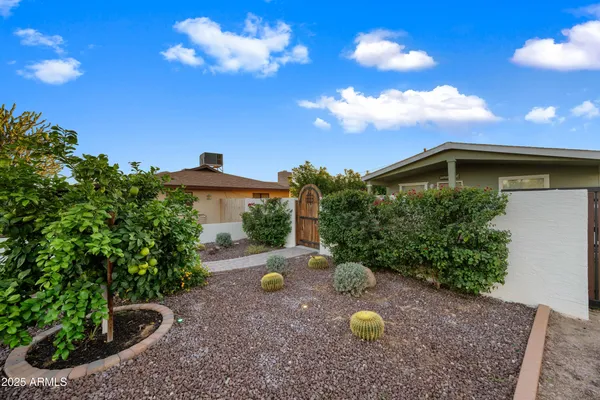 $2,000,000 | 15220 North 27th Street, Phoenix, AZ 85032