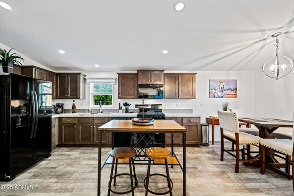$2,000,000 | 15220 North 27th Street, Phoenix, AZ 85032