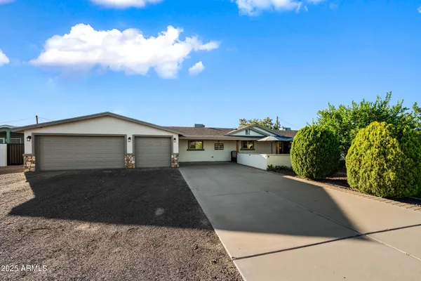 $2,000,000 | 15220 North 27th Street, Phoenix, AZ 85032