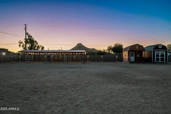 $2,000,000 | 15220 North 27th Street, Phoenix, AZ 85032