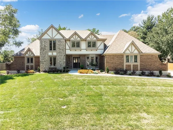 $875,000 | 1303 Hawk Creek Drive, Blue Springs, MO 64015