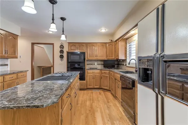 $875,000 | 1303 Hawk Creek Drive, Blue Springs, MO 64015