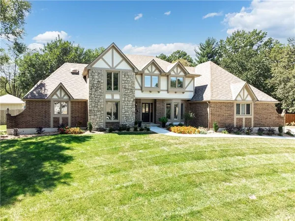 $875,000 | 1303 Hawk Creek Drive, Blue Springs, MO 64015