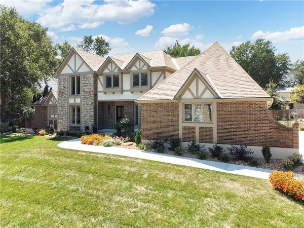$875,000 | 1303 Hawk Creek Drive, Blue Springs, MO 64015