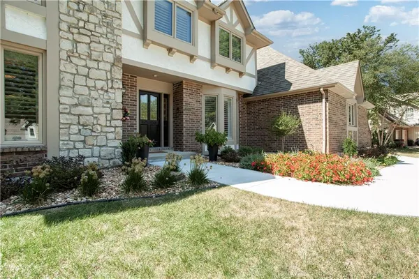 $875,000 | 1303 Hawk Creek Drive, Blue Springs, MO 64015