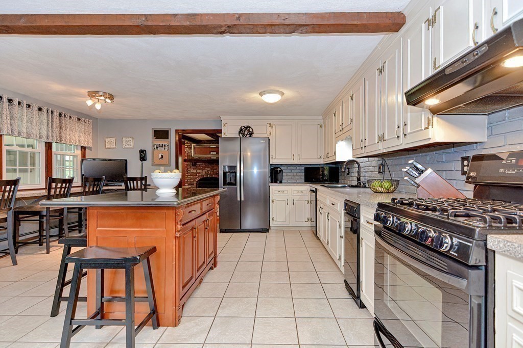47 Carl Road Walpole, MA 02081 - Photo 11 of 29 Gallery Image 11