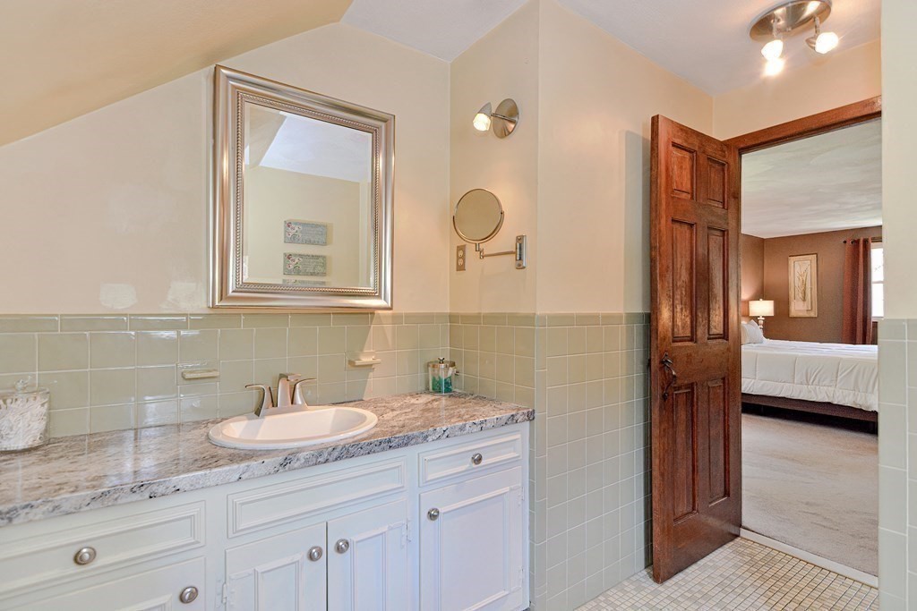 47 Carl Road Walpole, MA 02081 - Photo 18 of 29 Gallery Image 18