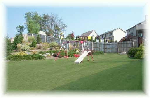 1086 Finchley Road North Huntingdon, PA 15642 - Photo 2 of 8 Yard/Garden.