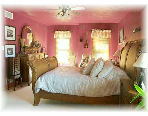 1086 Finchley Road North Huntingdon, PA 15642 - Photo 7 of 8 Master Bedroom.