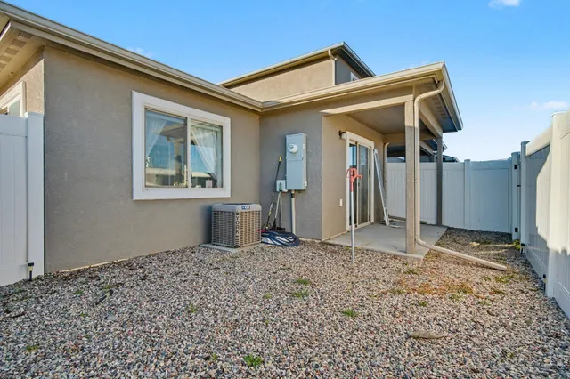 a picture of a bench in the floor