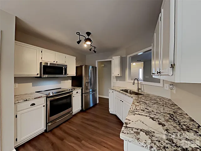 $2,095 | 1040 Chaucery Lane, Matthews, NC 28104