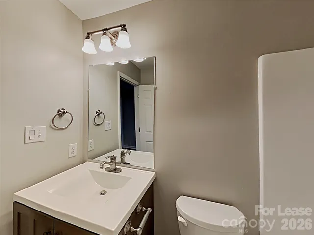 $2,095 | 1040 Chaucery Lane, Matthews, NC 28104