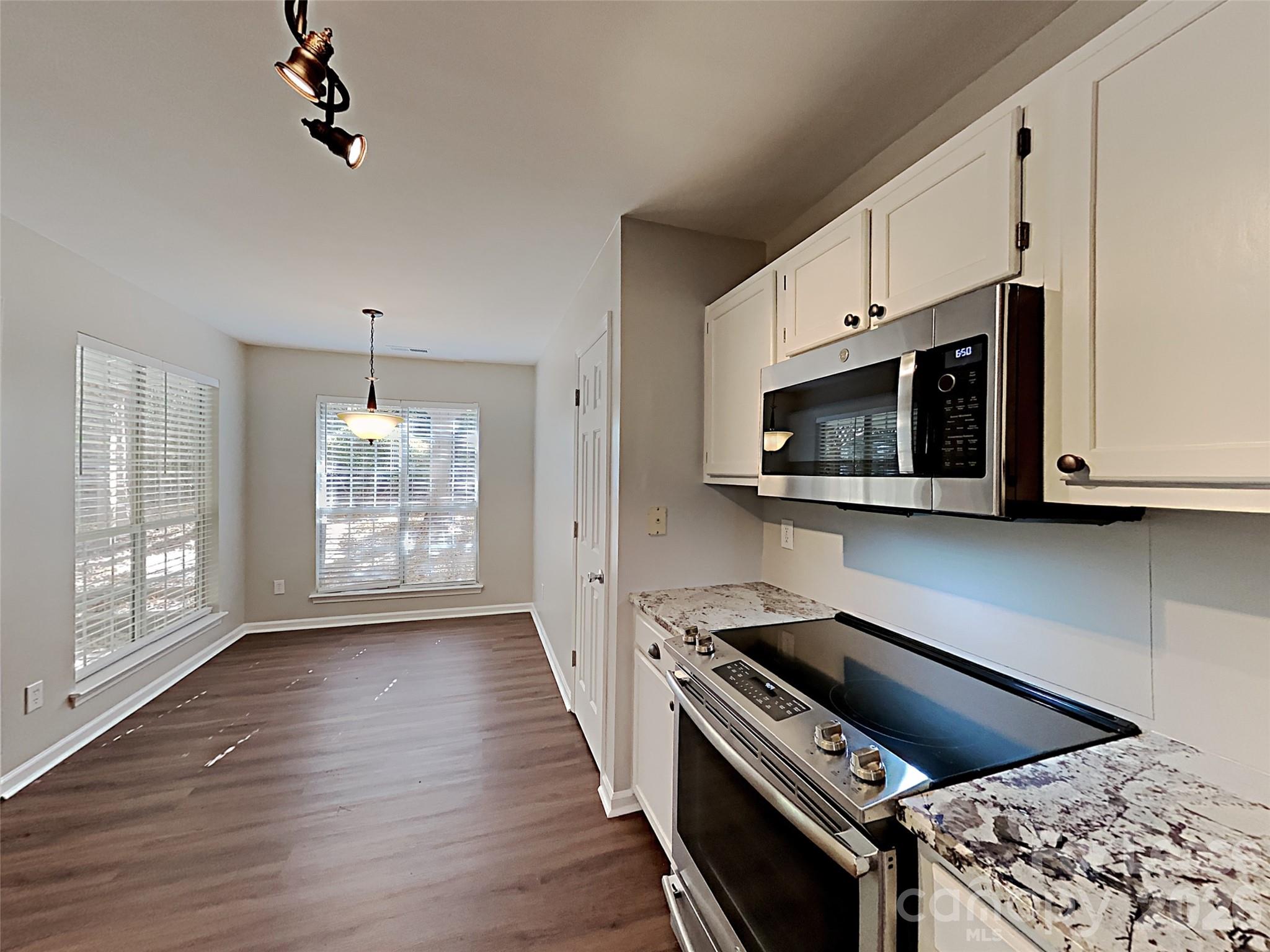 1040 Chaucery Lane Matthews, NC 28104 - Photo 3 of 28