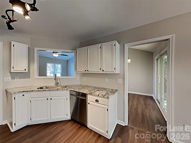 $2,095 | 1040 Chaucery Lane, Matthews, NC 28104