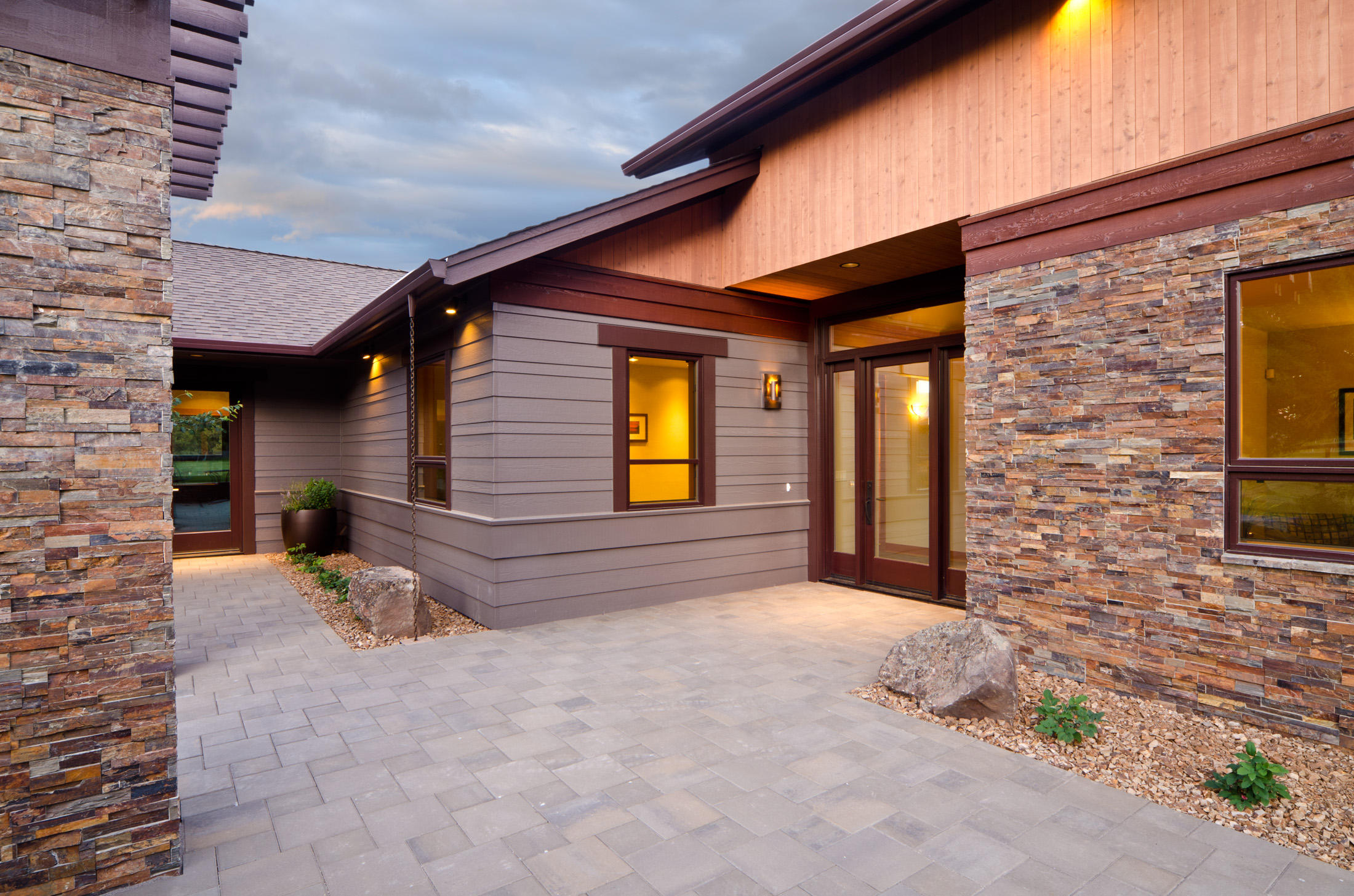 64970 Gerking Market Road Bend, OR 97703 - Photo 15 of 49 64970 Gerking Mkt_Courtyard_front