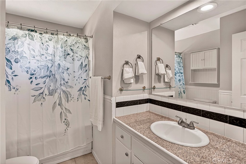 6 Mayfair Drive Chico, CA 95973 - Photo 26 of 52 Guess bathroom