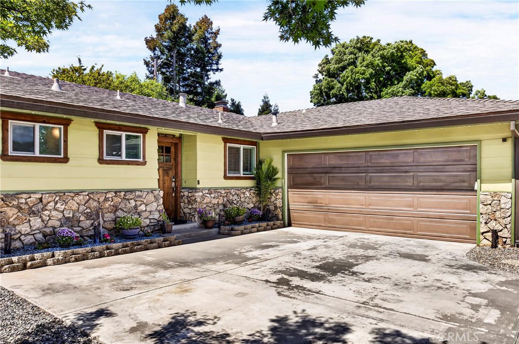 6 Mayfair Drive Chico, CA 95973 - Photo 10 of 52 Front- Garage