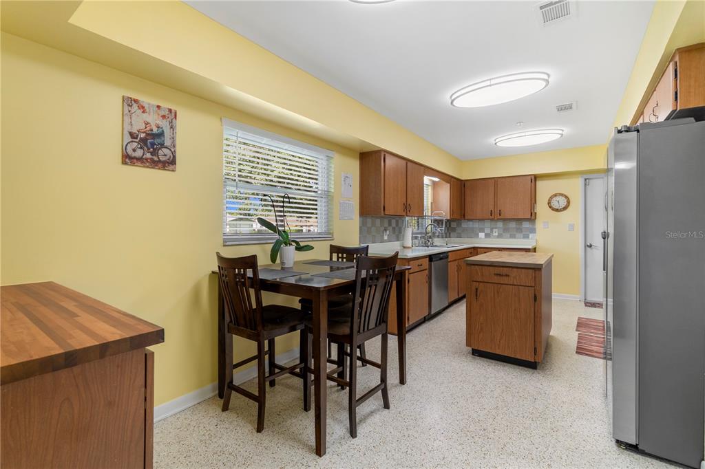 207 West Wheeler Road Seffner, FL 33584 - Photo 9 of 43