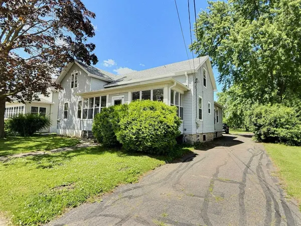 $135,000 | 1833 Minnesota Street, Oshkosh, WI 54902