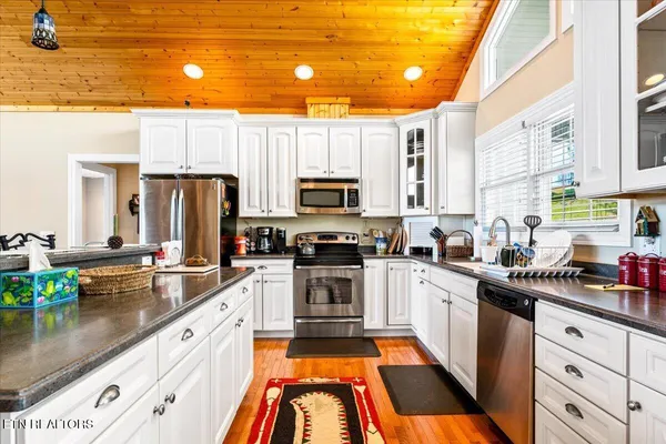 $999,000 | 340 Deer Meadow Circle, La Follette, TN 37766