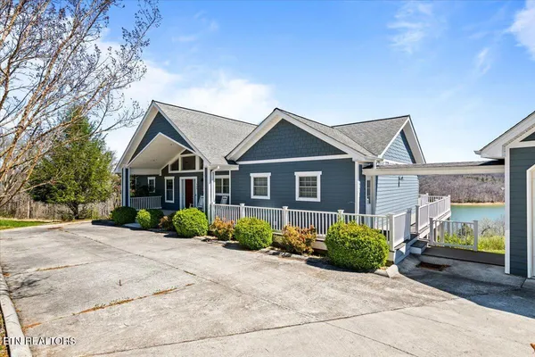 $999,000 | 340 Deer Meadow Circle, La Follette, TN 37766