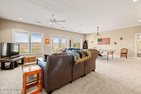 $999,000 | 340 Deer Meadow Circle, La Follette, TN 37766