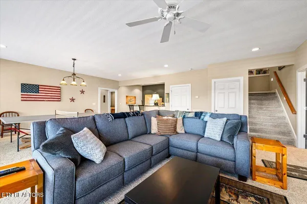 $999,000 | 340 Deer Meadow Circle, La Follette, TN 37766