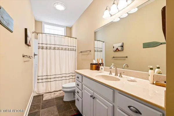 $999,000 | 340 Deer Meadow Circle, La Follette, TN 37766