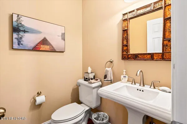 $999,000 | 340 Deer Meadow Circle, La Follette, TN 37766