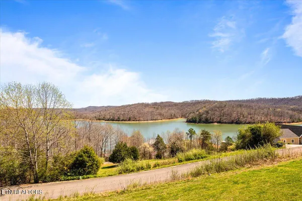 $999,000 | 340 Deer Meadow Circle, La Follette, TN 37766