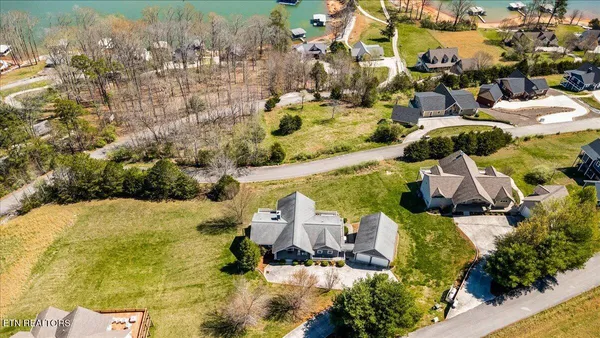 $999,000 | 340 Deer Meadow Circle, La Follette, TN 37766