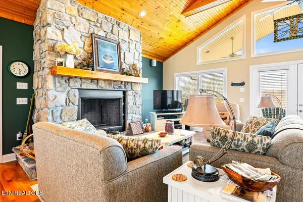 $999,000 | 340 Deer Meadow Circle, La Follette, TN 37766