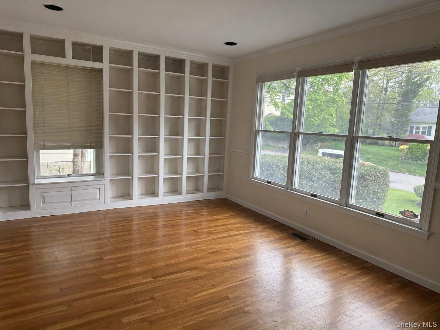 179 Clarence Road Scarsdale, NY 10583 - Photo 4 of 20