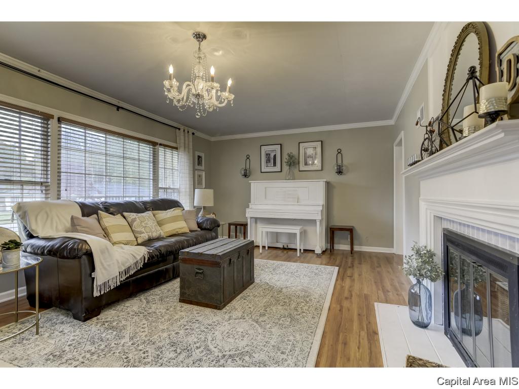 2016 Lindsay Road Springfield, IL 62704 - Photo 6 of 29