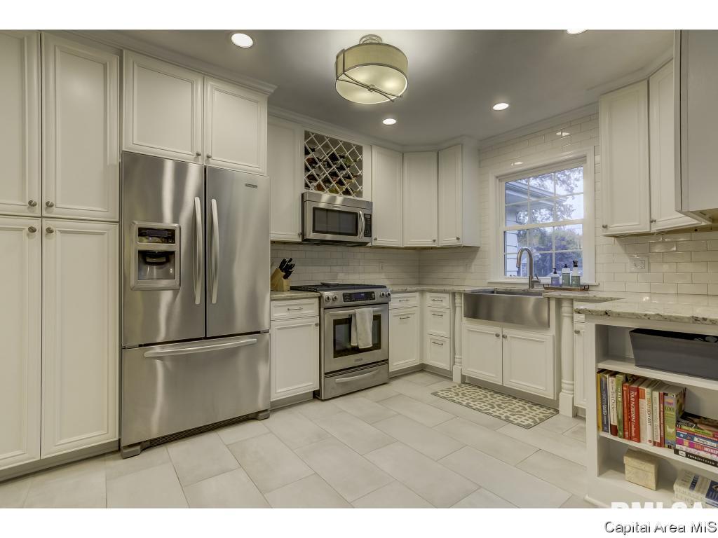 2016 Lindsay Road Springfield, IL 62704 - Photo 8 of 29