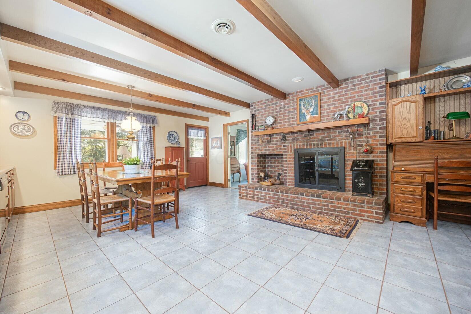 4446 Dublin Road Columbus, OH 43221 - Photo 13 of 62 Huge kitchen with eat in space/dining table