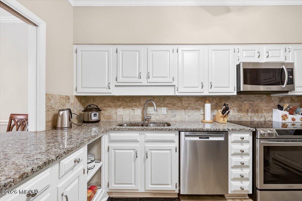 4923 Rivoli Drive, Unit E Macon, GA 31210 - Photo 19 of 31 Kitchen